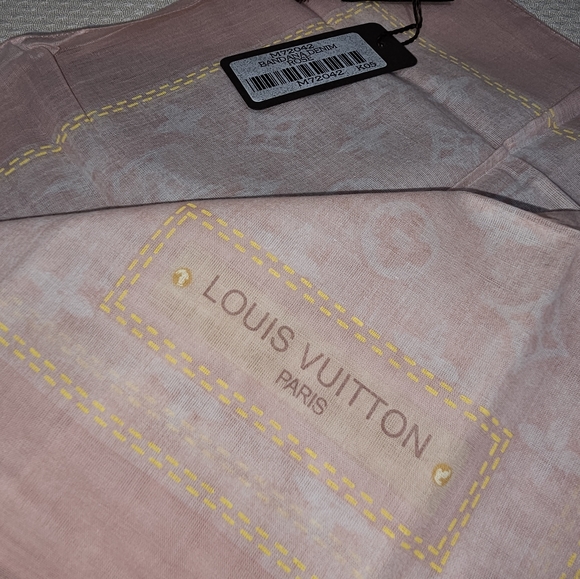 AUTHENTIC LOUIS VUITTON BANDANA/SCARF PINK - Picture 1 of 6